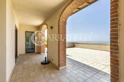 Villa con affaccio s