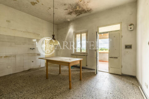 Porzione di casale i