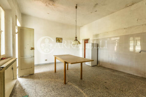 Porzione di casale i