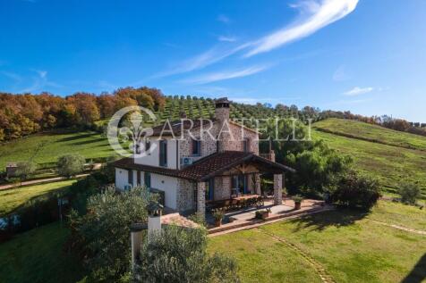 Casale con piscina a