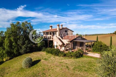 Casale con piscina a