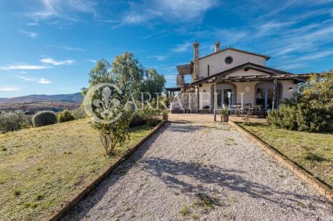 Casale con piscina a