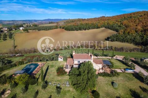 Casale con piscina a