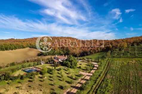 Casale con piscina a