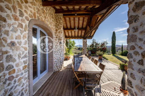 Casale con piscina a