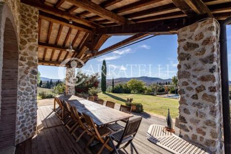 Casale con piscina a