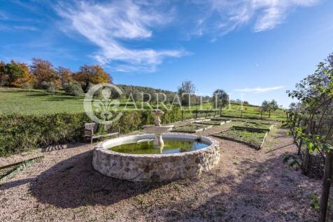Casale con piscina a
