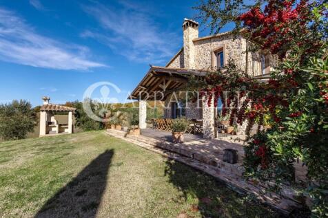 Casale con piscina a