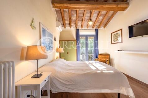 Casale con piscina a