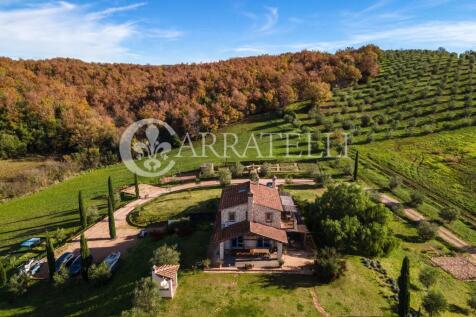 Casale con piscina a