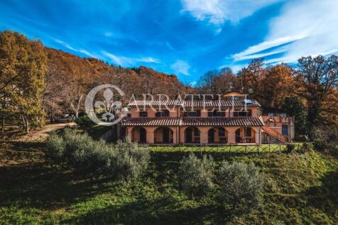 Casale con piscina e