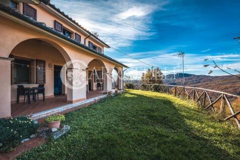 Casale con piscina e