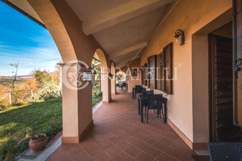 Casale con piscina e