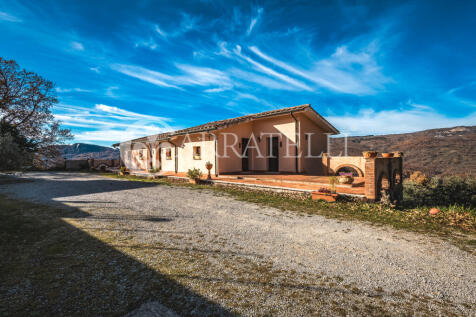 2-Casale con piscina