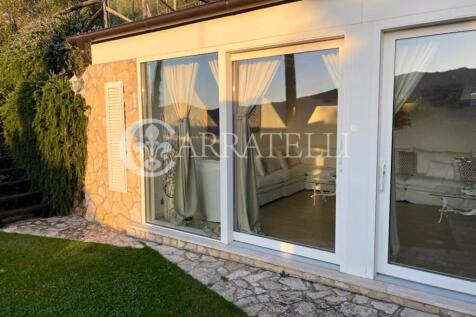 villa con piscina al