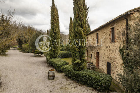 Casale con centro ip