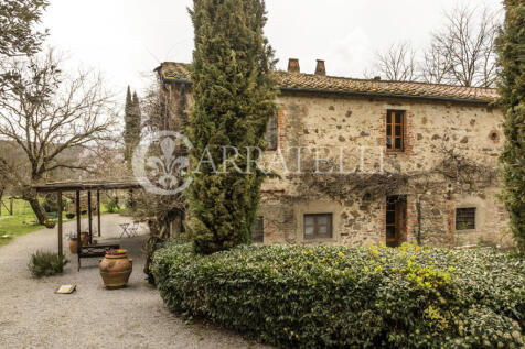 Casale con centro ip
