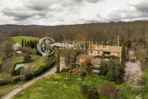 Casale con centro ip
