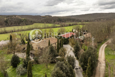 Casale con centro ip