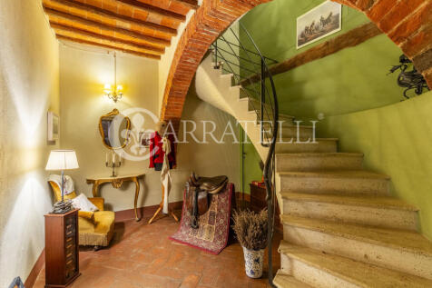 Casale con centro ip