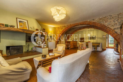 Casale con centro ip