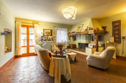 Casale con centro ip