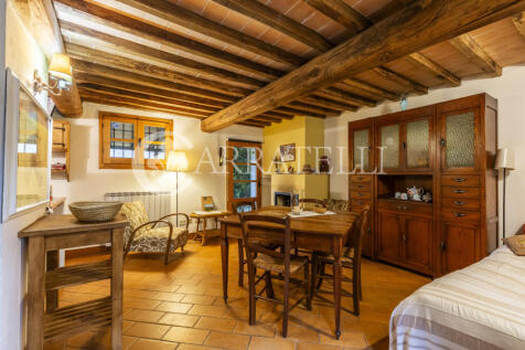 Casale con centro ip