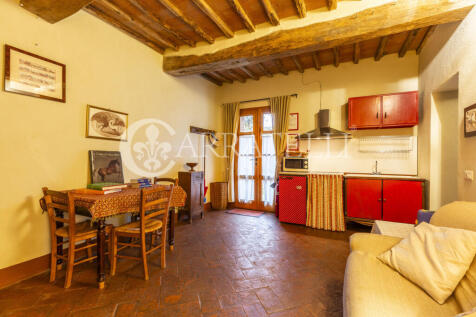 Casale con centro ip