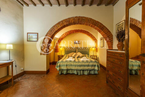 Casale con centro ip
