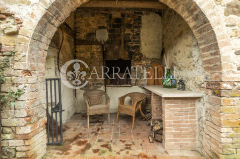 Casale con centro ip