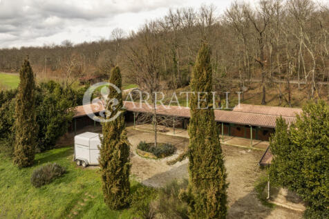 Casale con centro ip