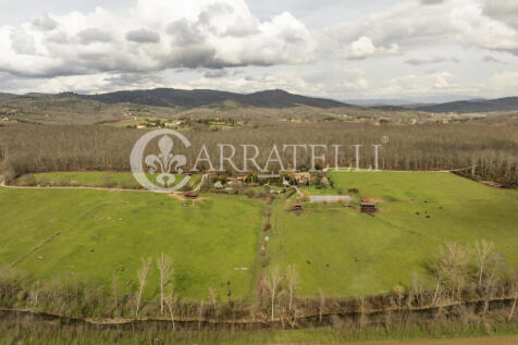 Casale con centro ip