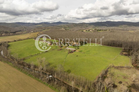 Casale con centro ip