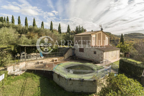 Podere con piscine e