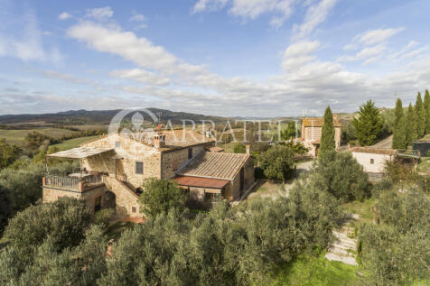Podere con piscine e