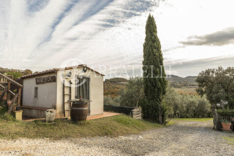 Podere con piscine e