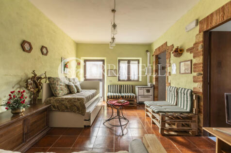 Podere con piscine e
