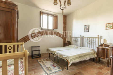 Podere con piscine e