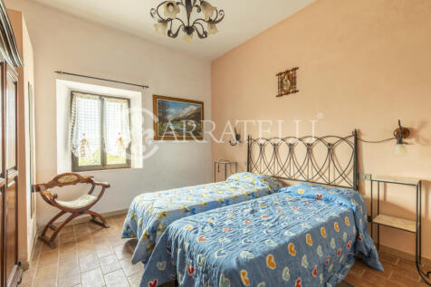 Podere con piscine e