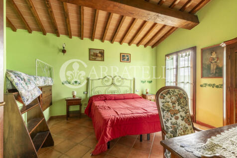 Podere con piscine e