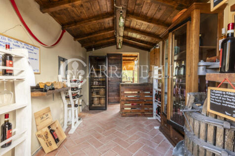 Podere con piscine e