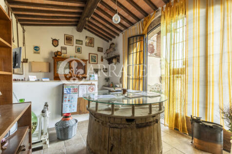 Podere con piscine e