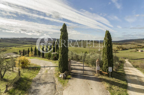 Podere con piscine e