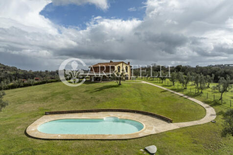 Tenuta con agrituris