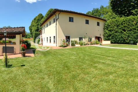 Casale con attività