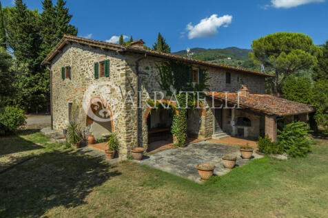 Tenuta con terreno e