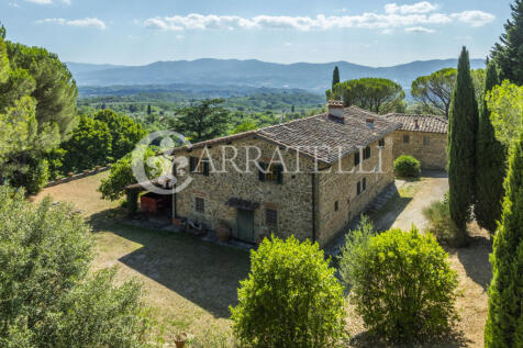 Tenuta con terreno e