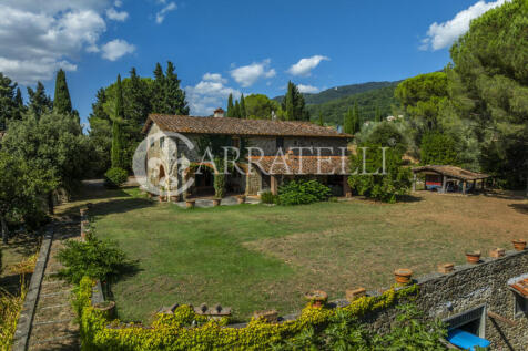 Tenuta con terreno e