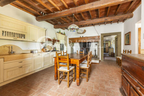 Tenuta con terreno e