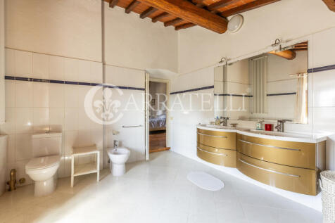 Tenuta con terreno e